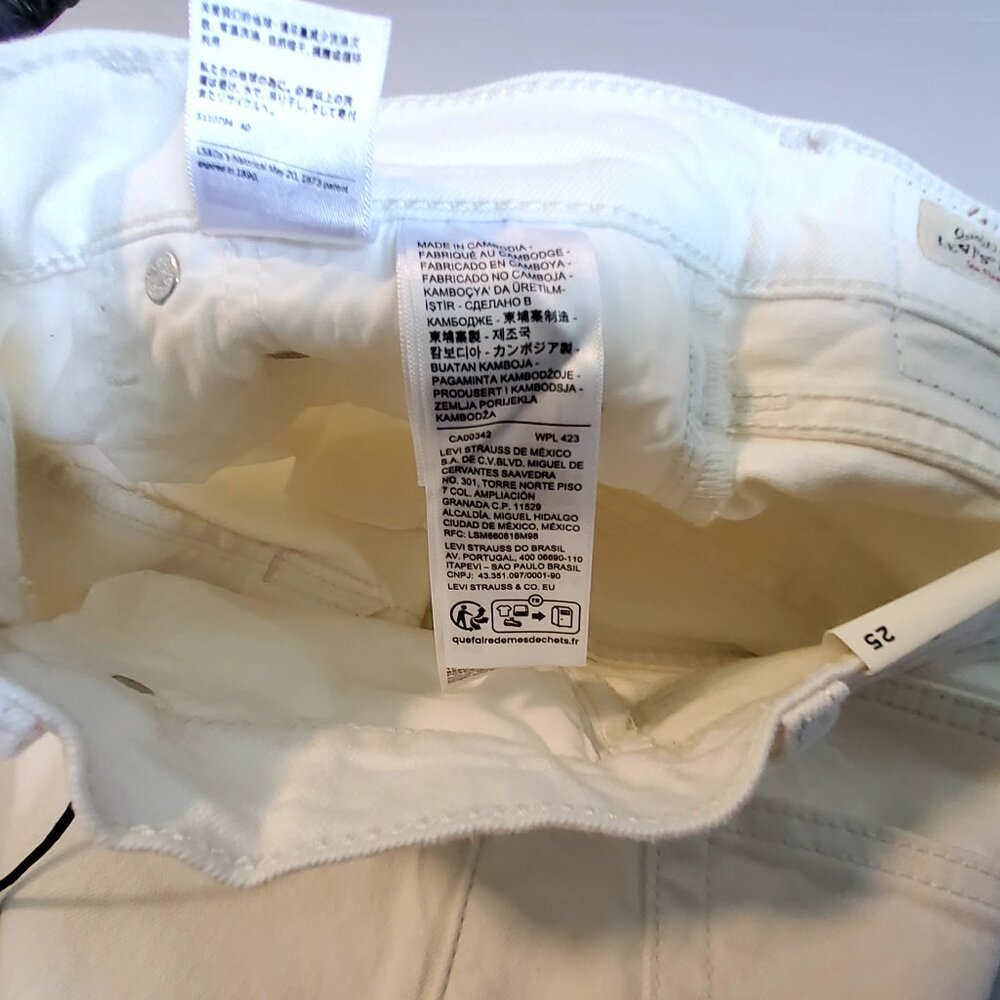 Levis Premium Ribcage Bermuda White Denim Shorts Size 25 Classic five-pocke - Picture 15 of 16